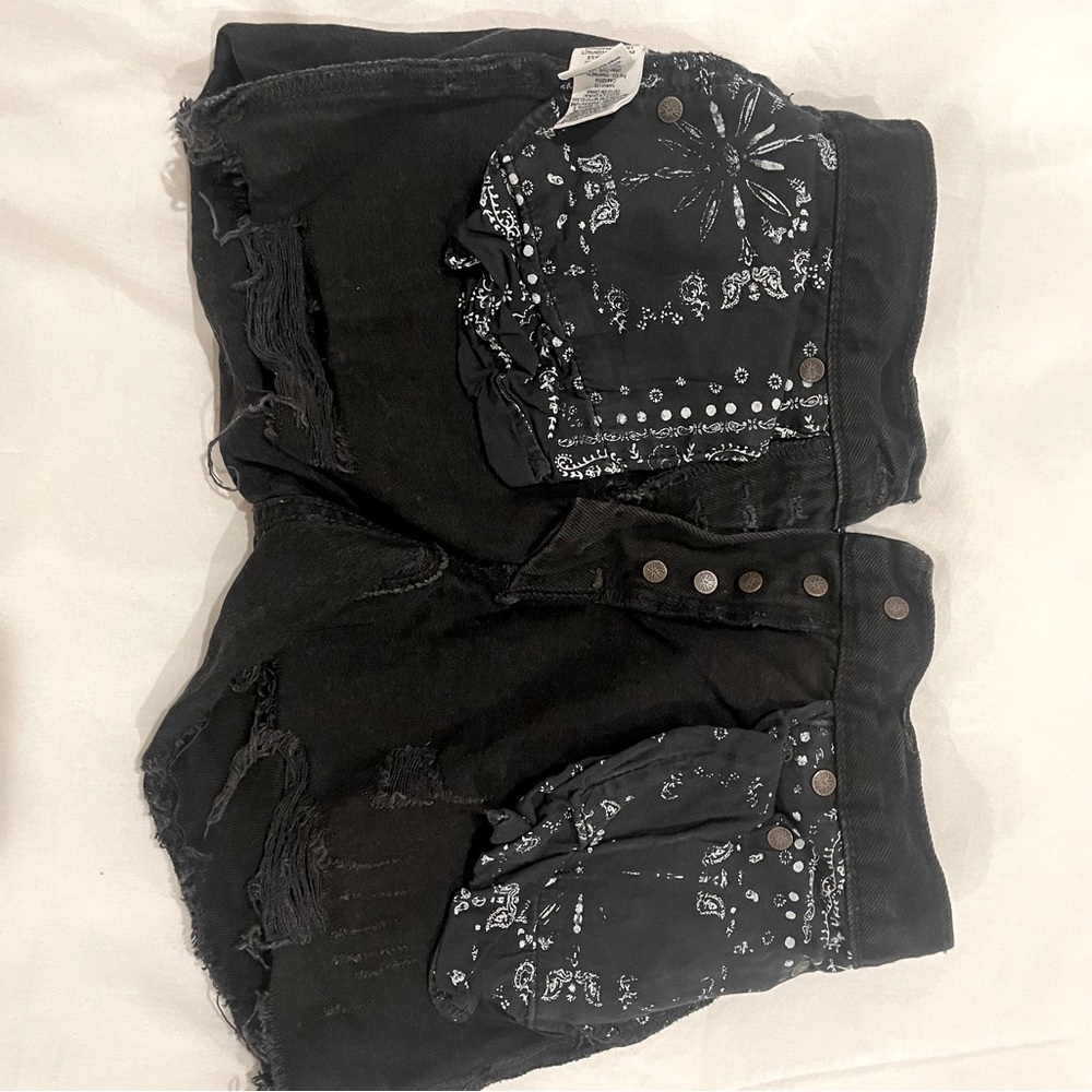NWOT ‼️ Free People x We the free Black distressed mid rise denim button short - Picture 4 of 4